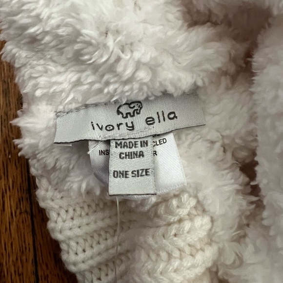 Ivory Ella. Ombré winter beanie. One size. BNWT - Picture 2 of 2